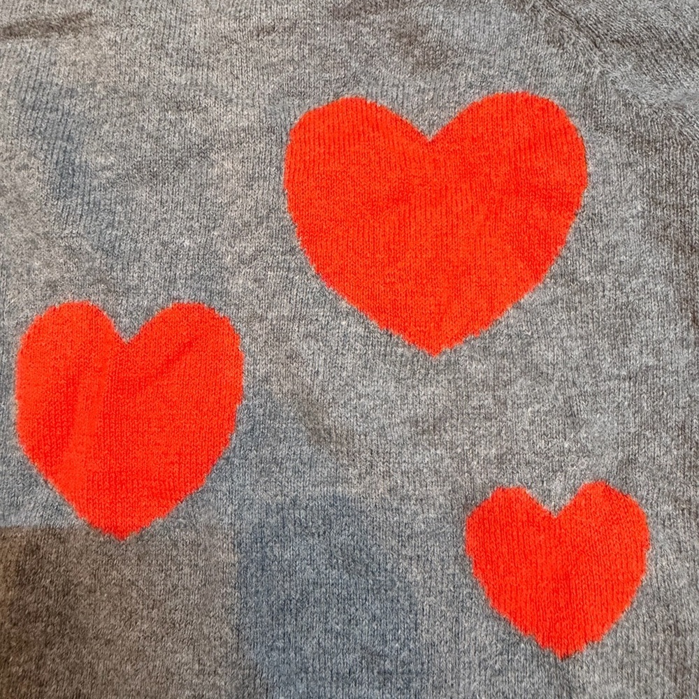 Torrid Gray Heart LOVE Graphic Crewneck Sweater Women’s 00 Medium - Picture 2 of 12